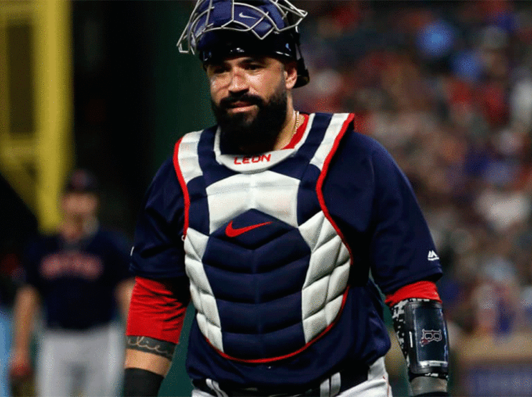Sandy León fue cambiado a los Indios de Cleveland