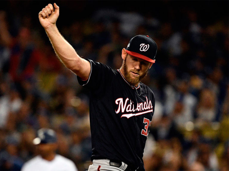 Strasburg firmó pacto récord con Nacionales