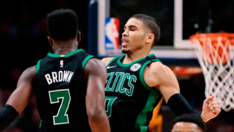 Tatum y Brown lideraron victoria de los Celtics ante Pistons