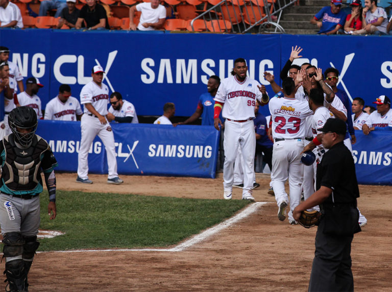 Tiburones  se deshizo  de Bravos