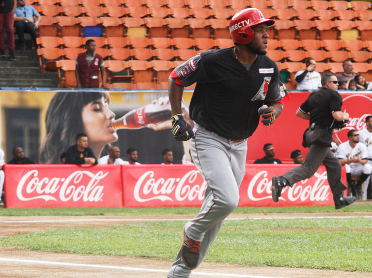 Yordanys Linares picoteó con fuerza en su regreso