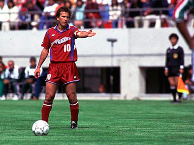 Zico, en la boca del lobo