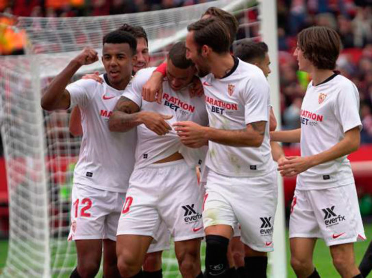 Sevilla ganó y sigue en lucha por el título