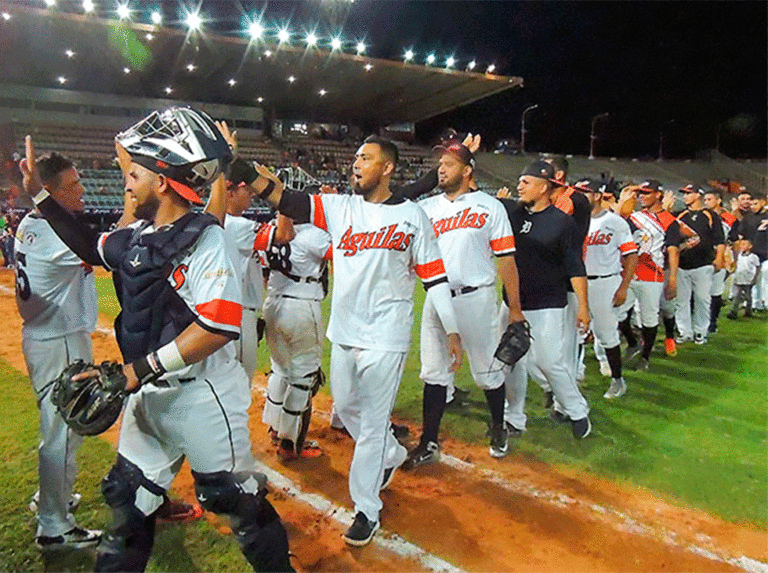Águilas y Caribes dividieron en doble cartelera
