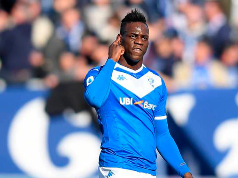 Interrumpido el Brescia-Lazio por cánticos contra Balotelli