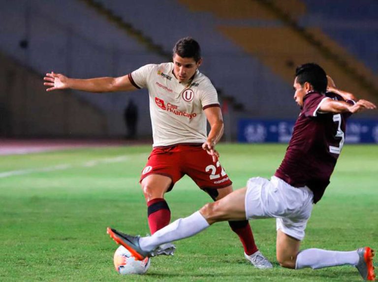 Universitario supera a Carabobo sin sufrir