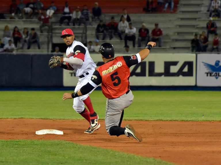 Cardenales y Aguilas, otra vez en series de enero