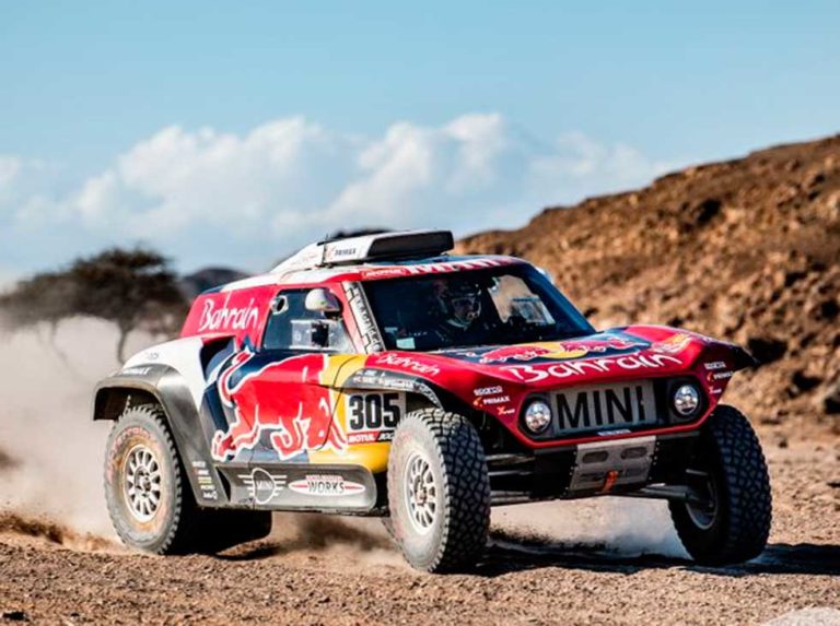 Sainz se pone líder del Dakar al ganar tercera etapa