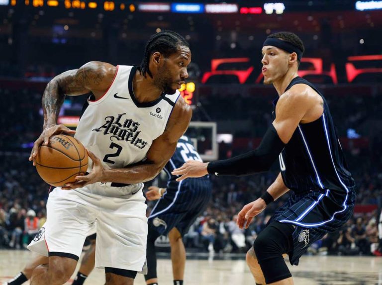 Equipos de la NBA pagarán los sueldos completos en abril