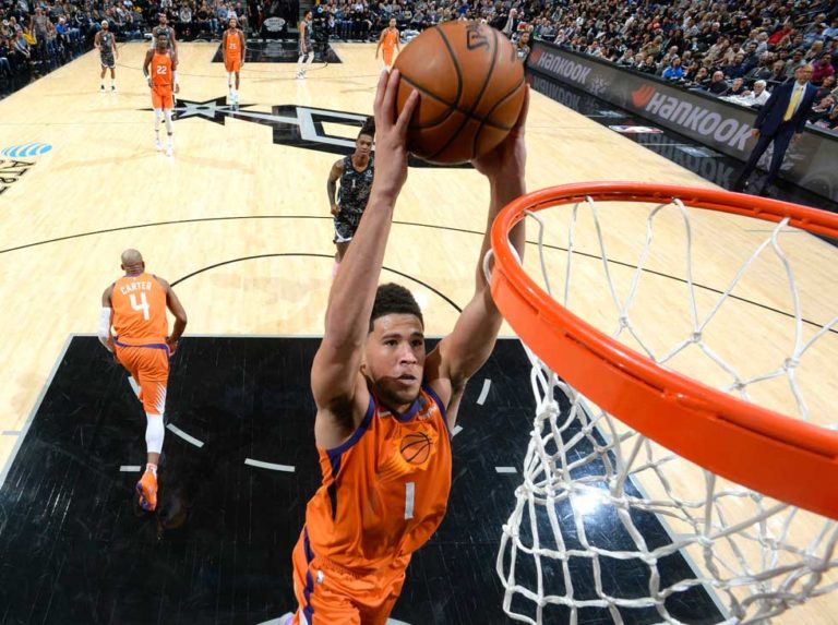 Booker logra doble-doble y los Suns detienen mala racha