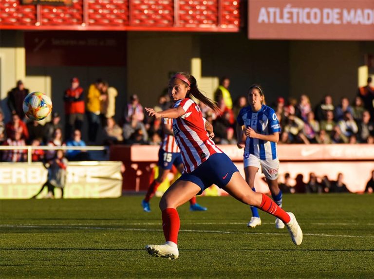 Deyna debutó con el Atlético de Madrid