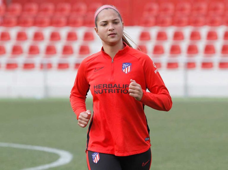 Deyna Castellanos sale a frenar al Barcelona