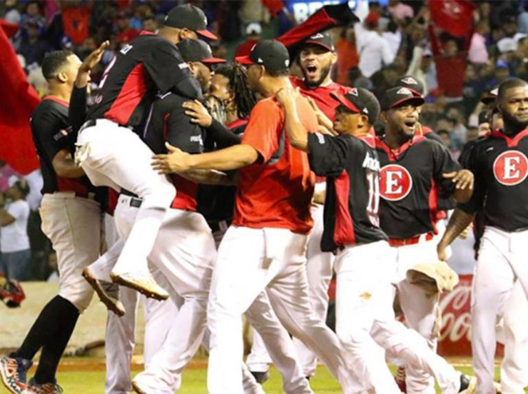 Escogido forza triple empate en los playoffs