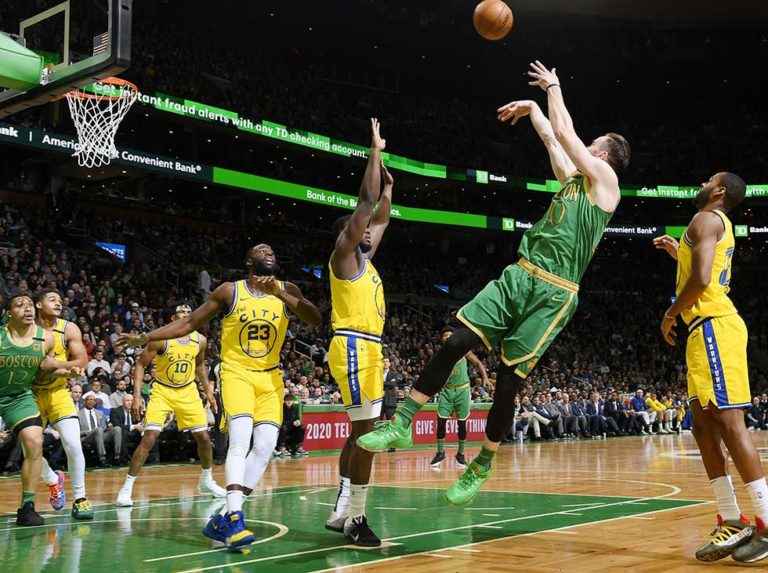 Hayward brilla en noche de homenaje de Celtics a Kobe Bryant