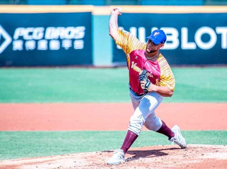 Henderson Álvarez enseña recta de 95 mph ante scouts