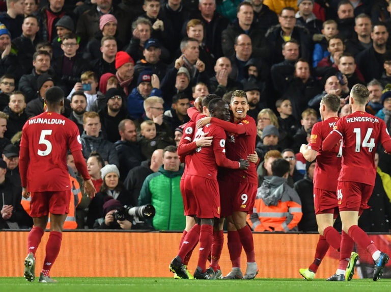 Adrián y Jones dan el derbi y la clasificación al Liverpool