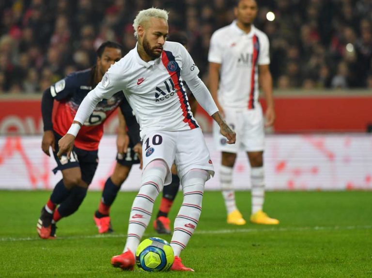 Neymar firmó, con un doblete, la victoria del PSG contra Lille
