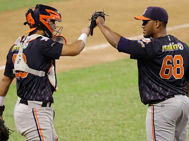 Léster Oliveros mantiene hegemonía desde el bullpen
