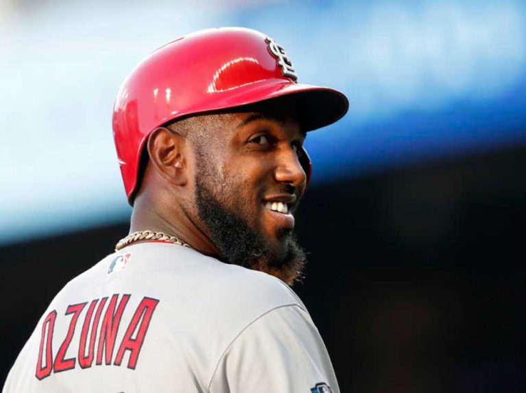 Cardenales no tendrían prisa para firmar a Ozuna