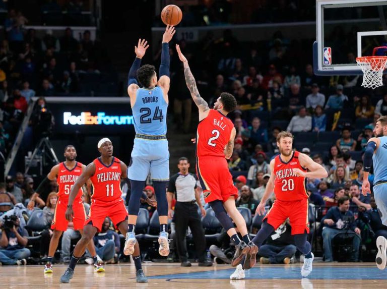 Jrue Holiday anota 36 puntos y corta la racha triunfal de Grizzlies
