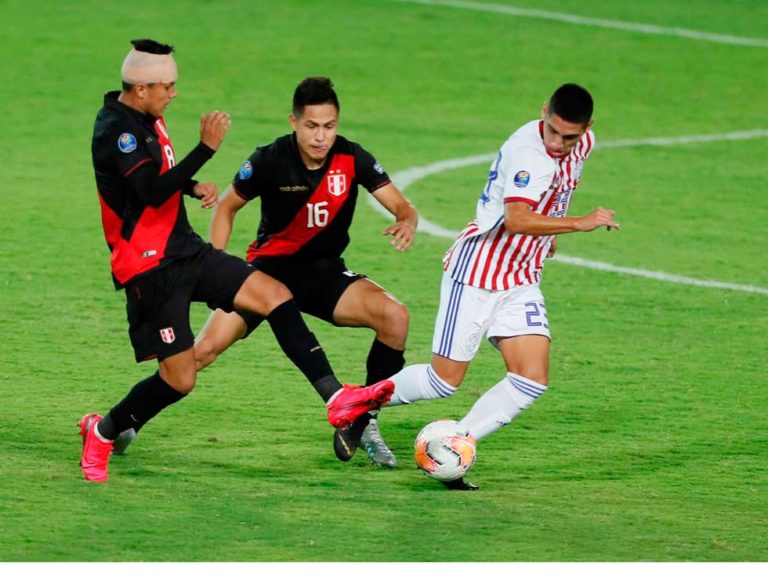 Perú remontó y se aseguró  sus primeros 3 puntos