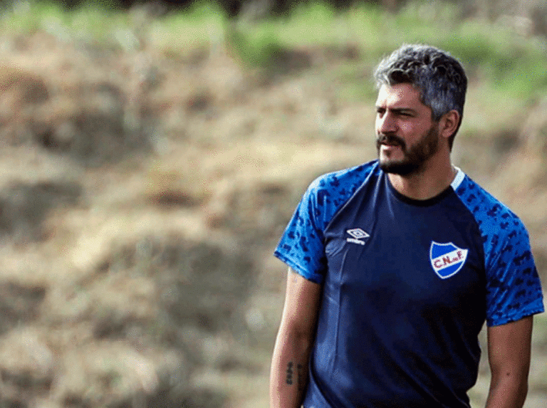 Gustavo Munúa dirige el primer entrenamiento de pretemporada de Nacional