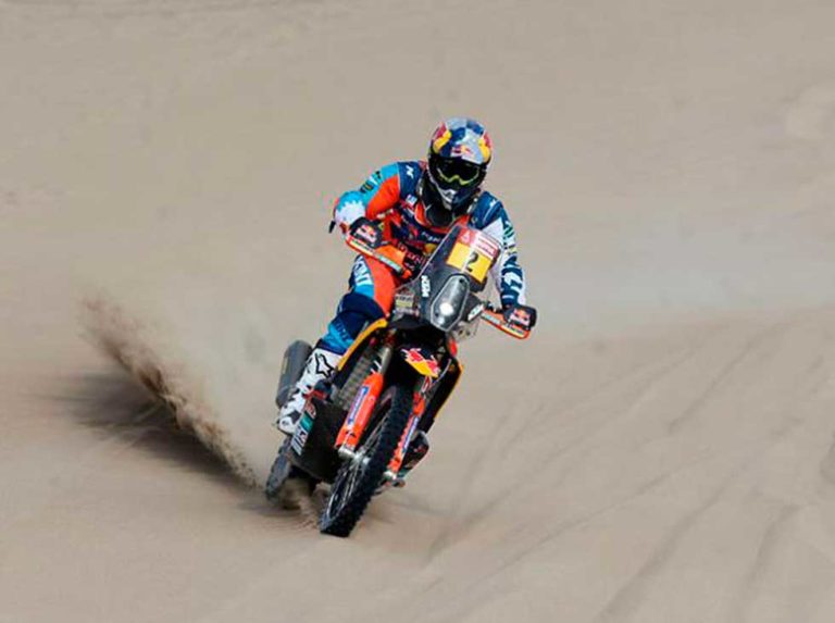 Sunderland arrebata al chileno Cornejo victoria de la cuarta etapa en motos