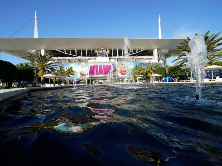 El fastuoso Super Bowl se instala en barrio pobre de Miami