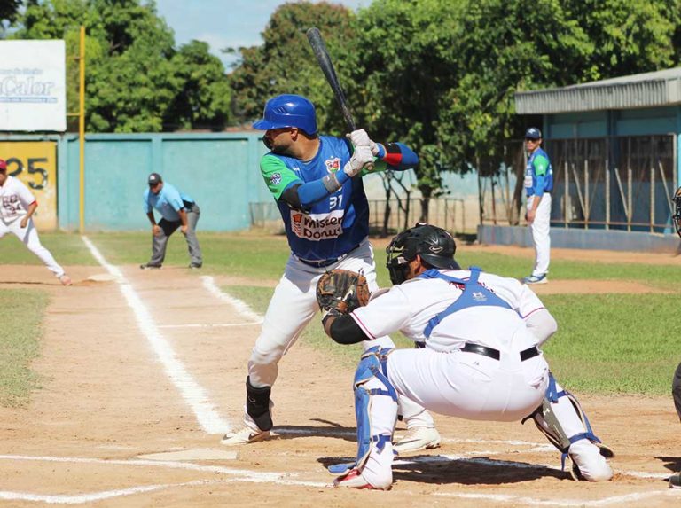 Diez venezolanos impulsan al beisbol salvadoreño