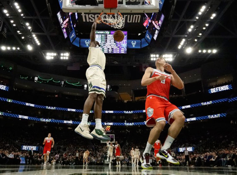 Bucks se impusieron a los Kings sin Antetokounmpo
