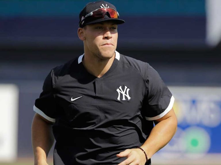 Aaron Judge mejora del hombro derecho