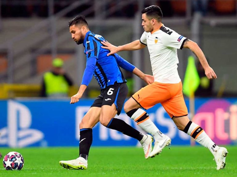 Atalanta deja al Valencia al borde del K.O.