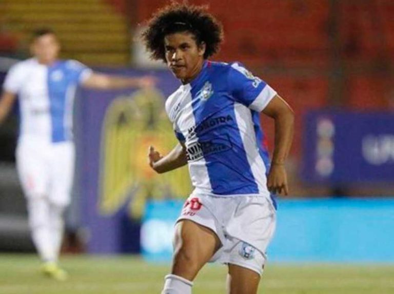 Eduard Bello firmó un nuevo registro en el fútbol chileno