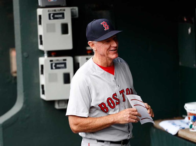 Roenicke ya es piloto permanente de los Medias Rojas