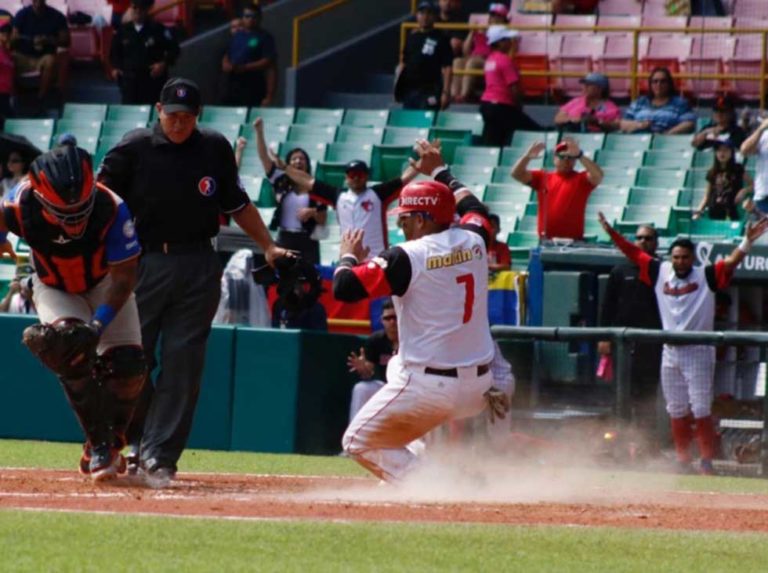 Cardenales pegó primero ante Vaqueros en SDC