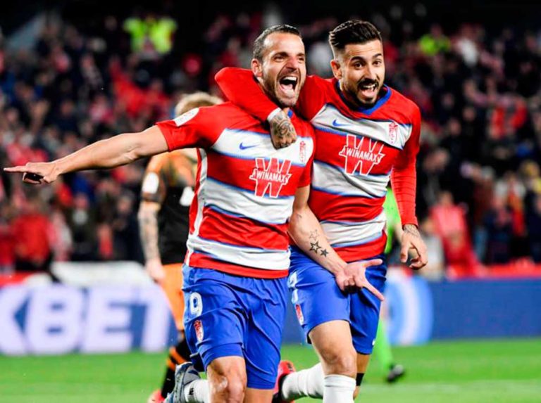 Un doblete de Soldado mete al Granada en semifinales