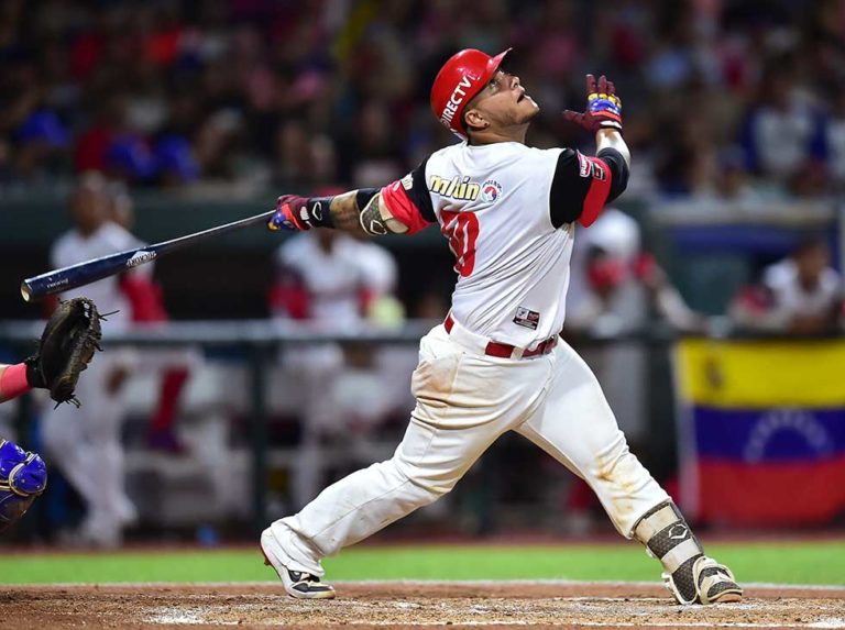 Maquinaria cardenal  obligada a explotar