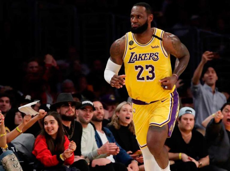 Los Lakers inician cuarentena tras positivos en los Nets