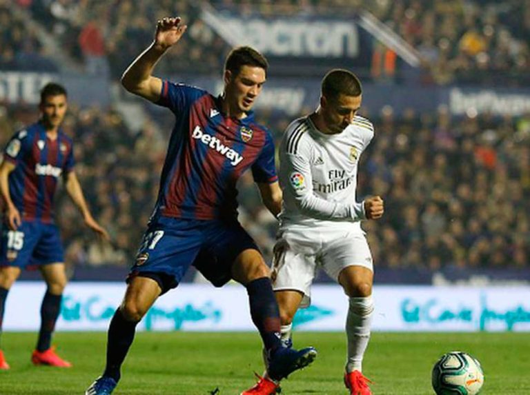 Real Madrid pierde el liderato en el Ciutat de València