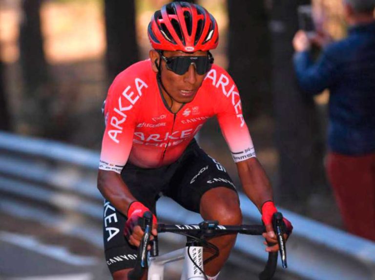 Nairo Quintana se exhibe en el puerto de Eze
