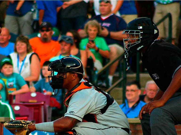 Presentan declaraciones frente a umpire cubano de la MLB