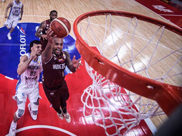 FIBA paralizó todas sus competiciones por el coronavirus