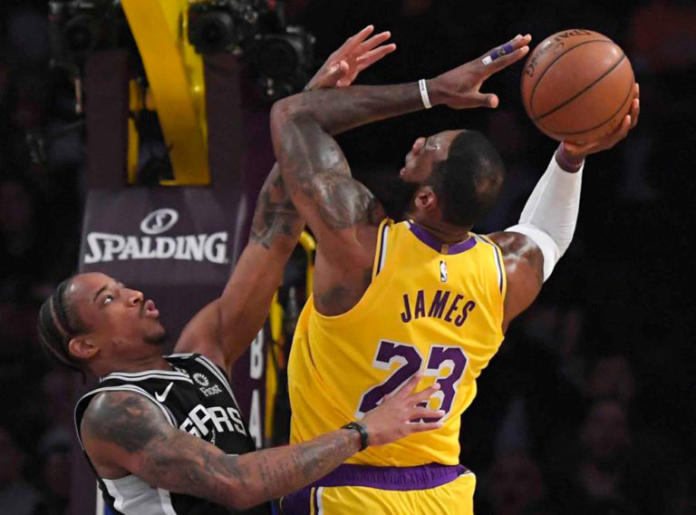 LeBron anotó 36 puntos frente a los Spurs