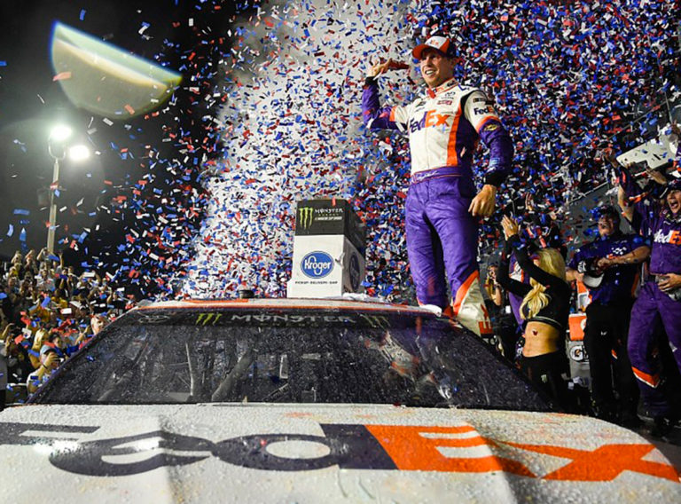 Hamlin logró segundo triunfo consecutivo en la NASCAR