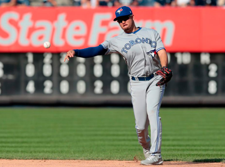 Valera fue tomado por los Padres de los waivers