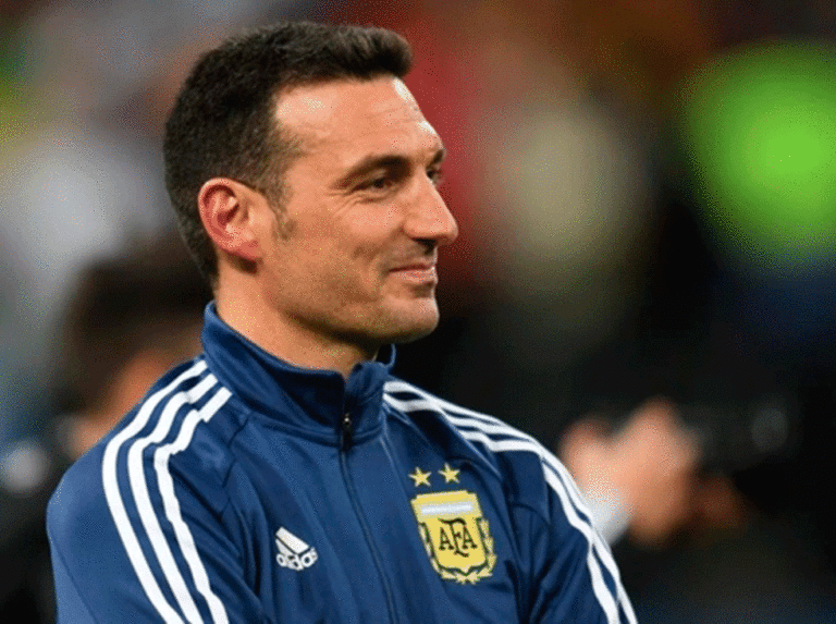 Scaloni:»Messi juega con la misma responsabilidad en el Barça y en Argentina»
