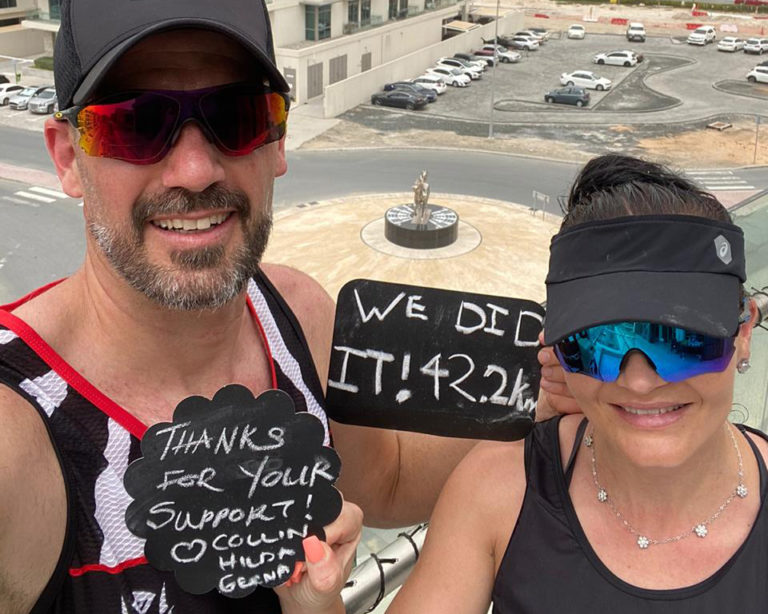 Maratonistas corrieron 42k… en el balcón de su apartamento