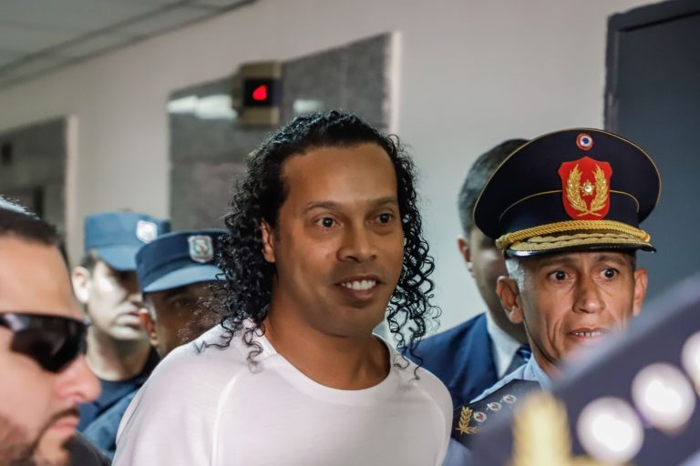 Ronaldinho cumplirá arresto domiciliario en Paraguay