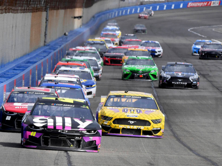 NASCAR recorta salarios de empleados