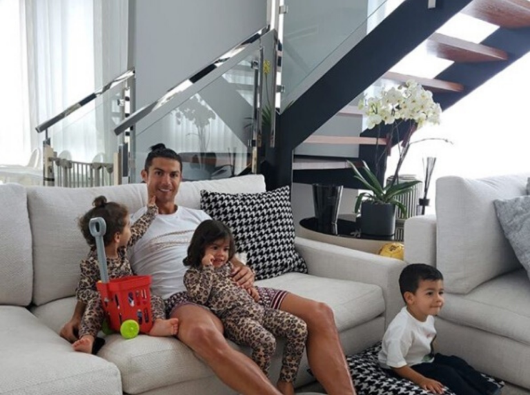 Cristiano: «Quédate en casa y ayudemos a los sanitarios»